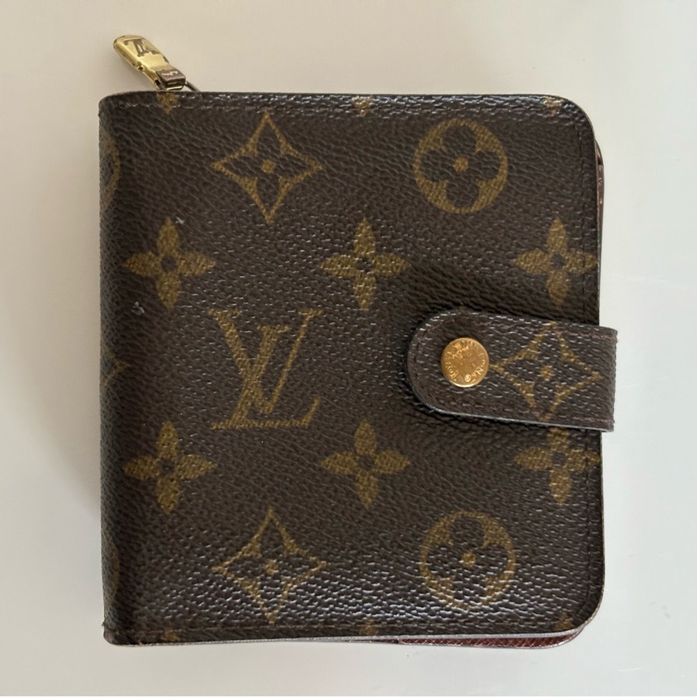 Vintage Louis Vuitton Monogram Compact wallet